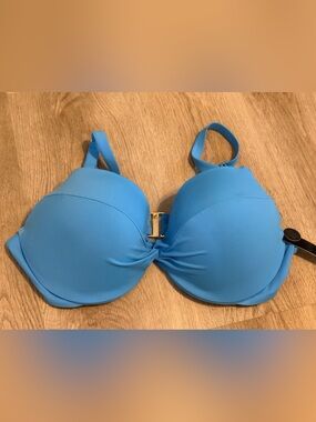 NWT Victoria’s Secret Blue Bikini Top w/twist detail and gold hardware